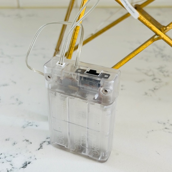 Scott Living Luxe Metal LED Star Table Decor - Picture 13 of 15